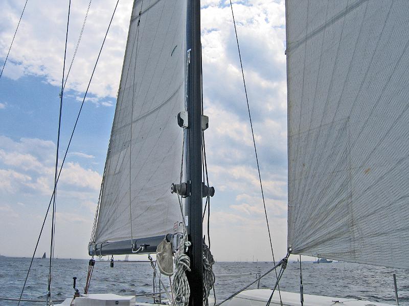 wavemagic_sailing18.JPG - New Mast- Main and Blade Jib